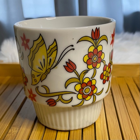 🎈SOLD🎈 Mid Century Mug Butterflies - Red & Yellow - Picture 3 of 16
